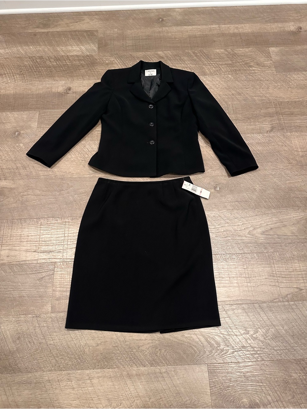 Collections for Le Suit Women's Black 2-Piece Skirt Suit Set - Size 10 P